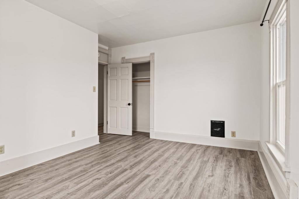 Apartment for rent at 318 1 2 Pine St, Muscatine, IA 52761