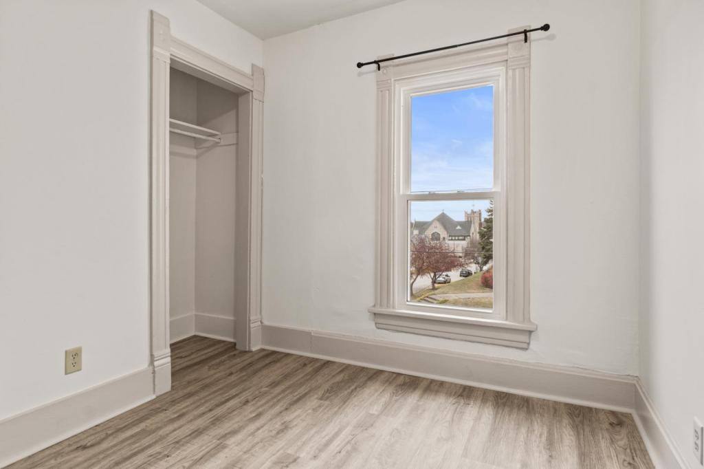 Apartment for rent at 318 1 2 Pine St, Muscatine, IA 52761