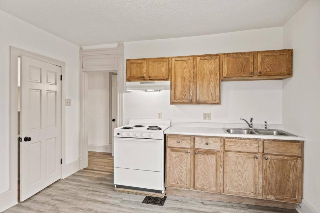 Apartment for rent at 318 1 2 Pine St, Muscatine, IA 52761