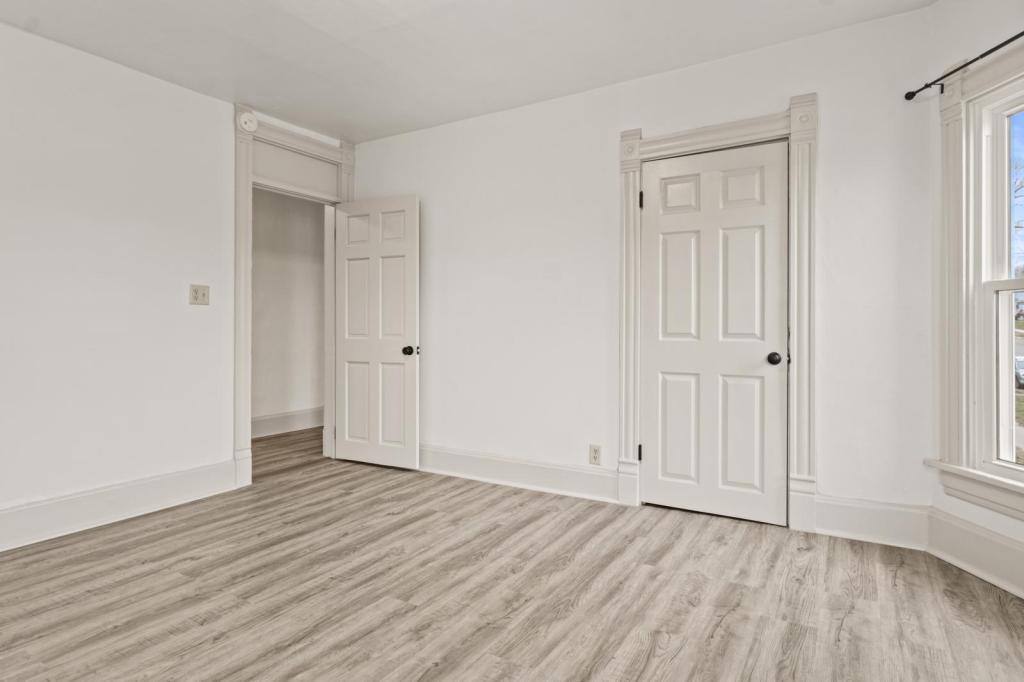 Apartment for rent at 318 1 2 Pine St, Muscatine, IA 52761