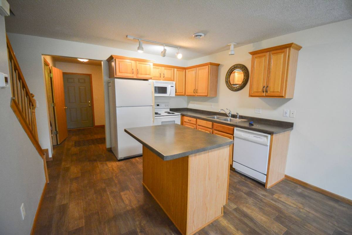 Townhouse for rent at 6134 S Pointe Dr SW, Rochester, MN 55902