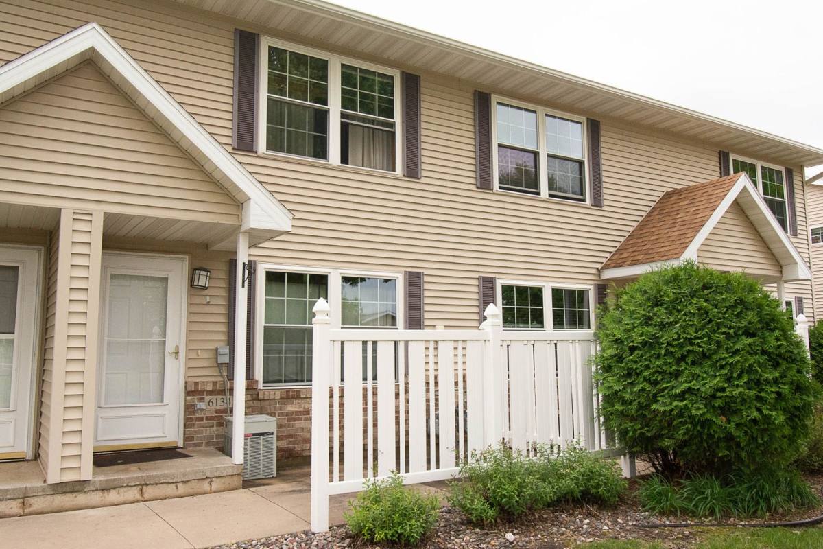 Townhouse for rent at 6134 S Pointe Dr SW, Rochester, MN 55902