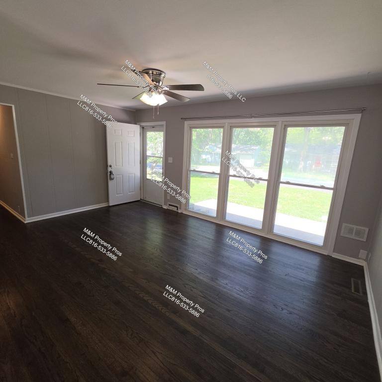 House for rent at 11421 Manchester Ave, Kansas City, MO 64134