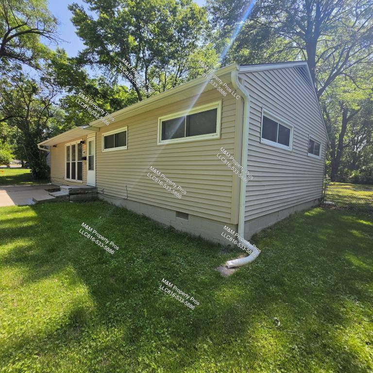 House for rent at 11421 Manchester Ave, Kansas City, MO 64134