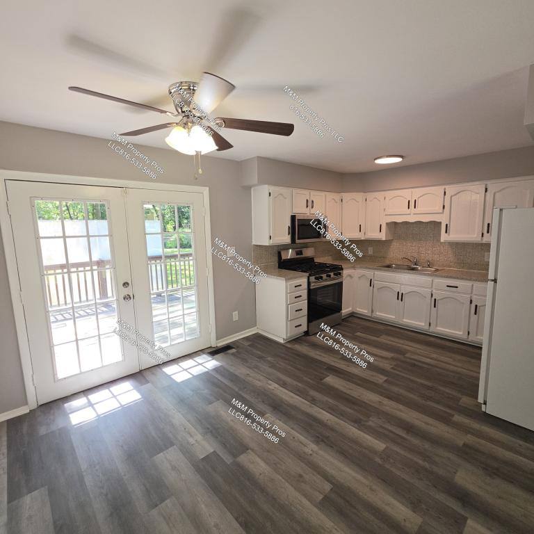 House for rent at 11421 Manchester Ave, Kansas City, MO 64134