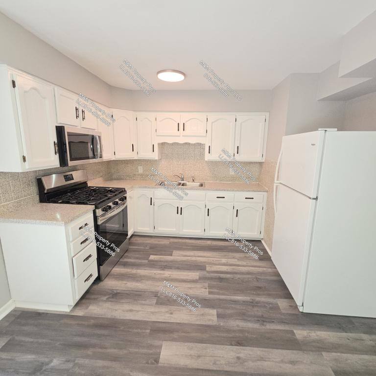 House for rent at 11421 Manchester Ave, Kansas City, MO 64134
