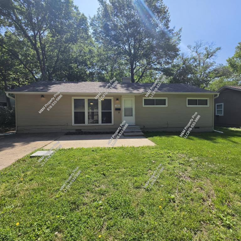 House for rent at 11421 Manchester Ave, Kansas City, MO 64134