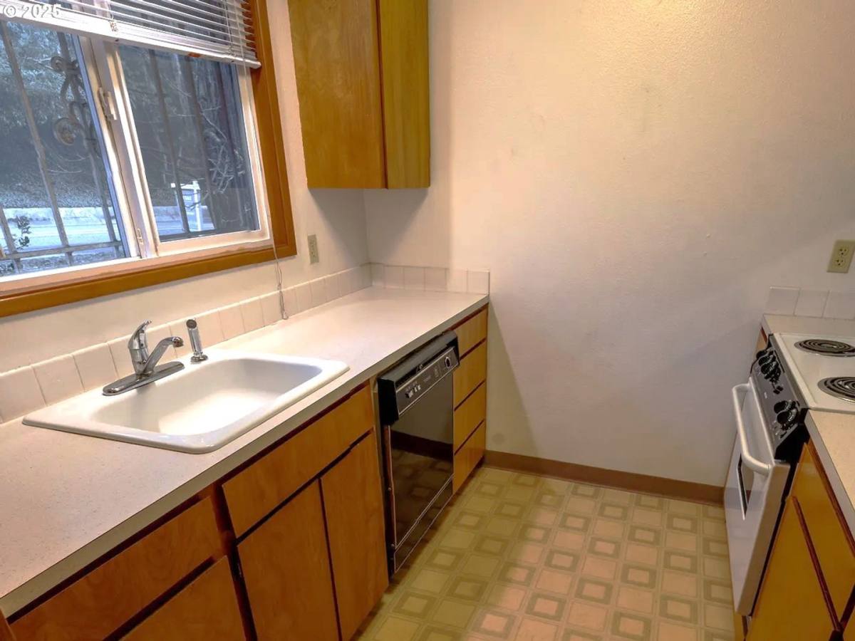 Apartment for rent at 6202 SW Burlingame Ave, Portland, OR 97239