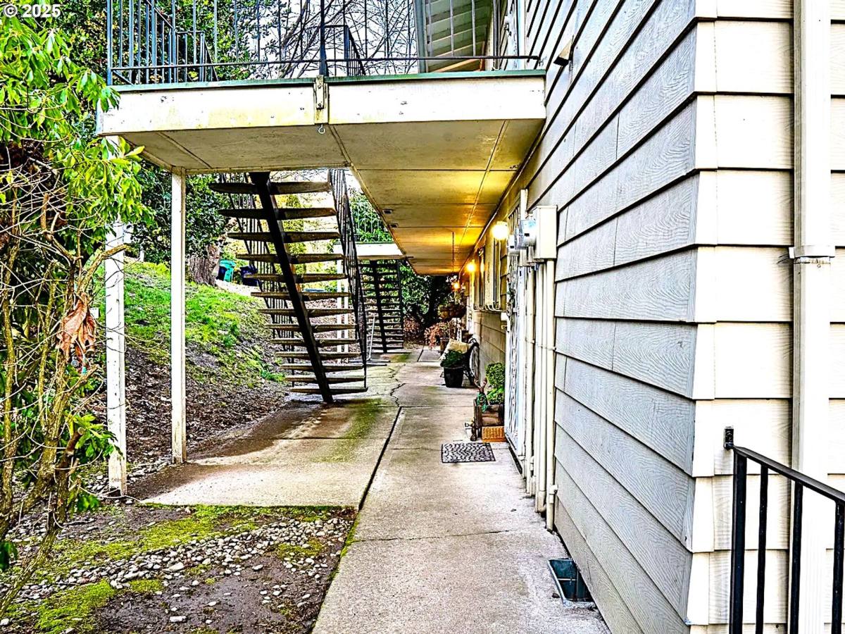 Apartment for rent at 6202 SW Burlingame Ave, Portland, OR 97239