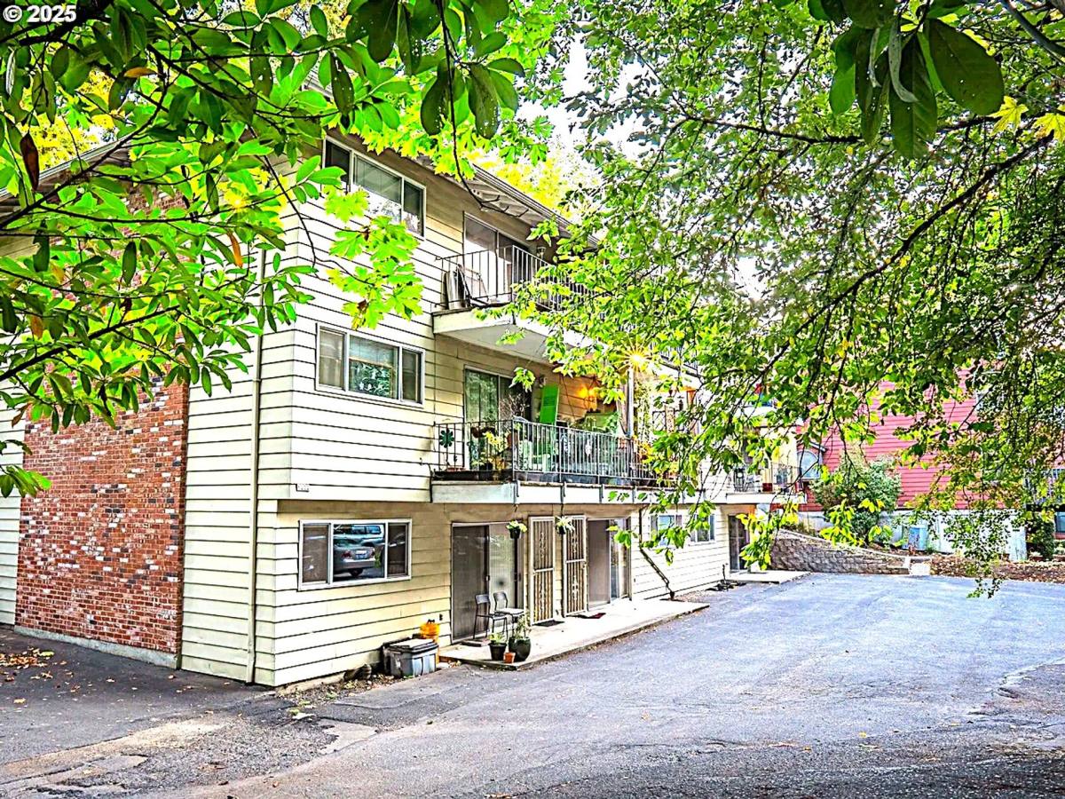 Apartment for rent at 6202 SW Burlingame Ave, Portland, OR 97239