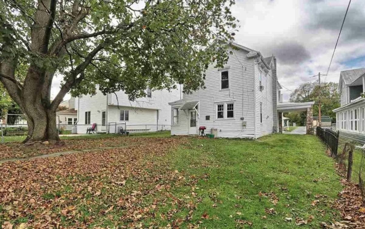 House for rent at 209 S Washington St, Mechanicsburg, PA 17055