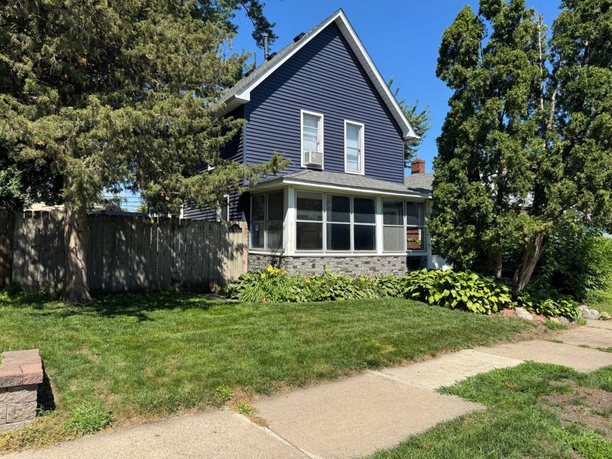 House for rent at 304 10th Ave S, South Saint Paul, MN 55075