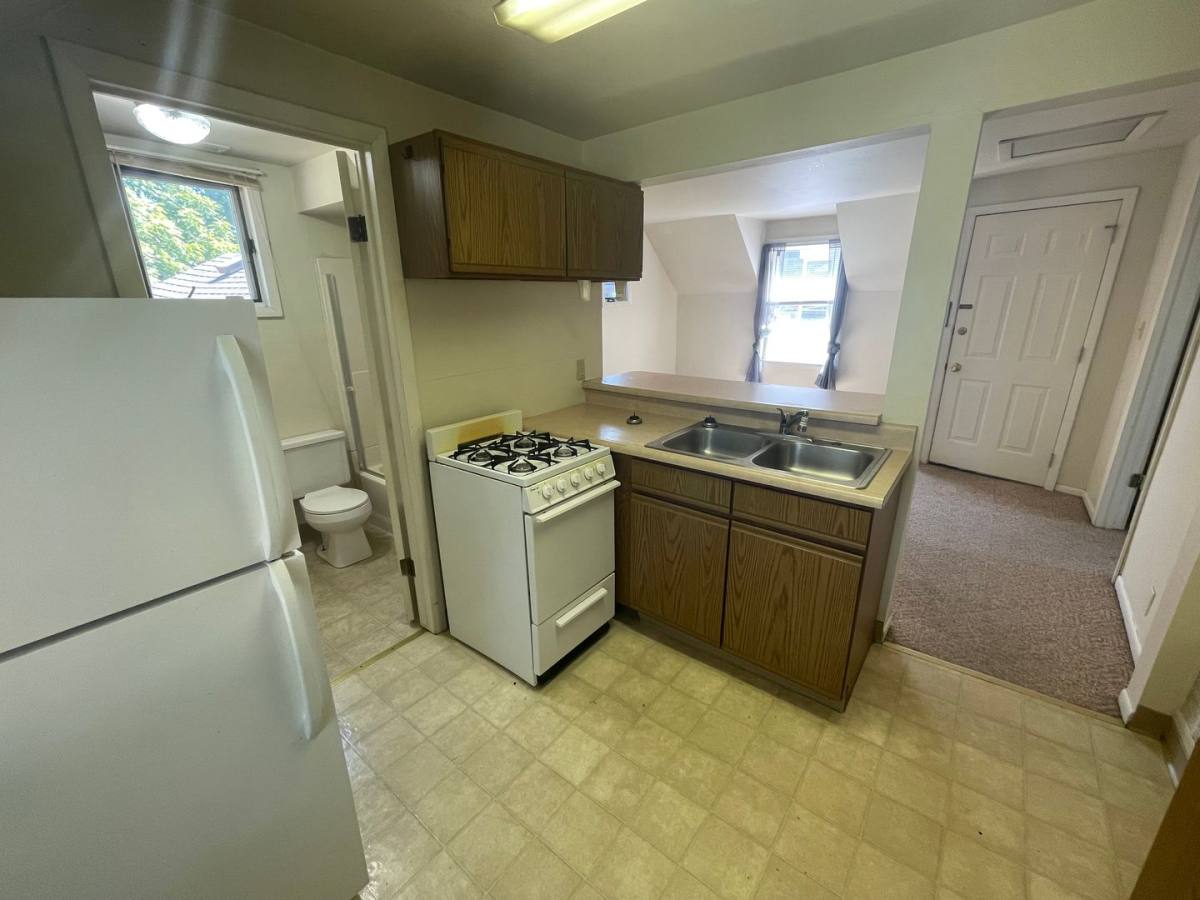 Apartment for rent at 612 Jackson, Oshkosh, WI 54901