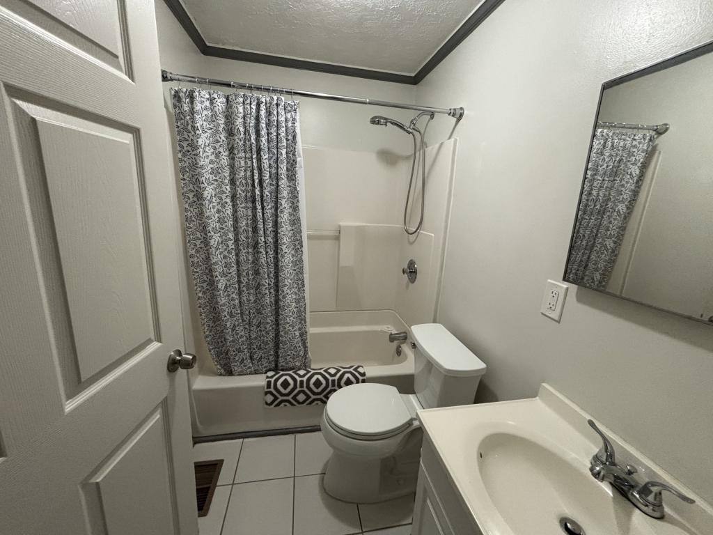 House for rent at 1973 Bethsaida Rd, Riverdale, GA 30296