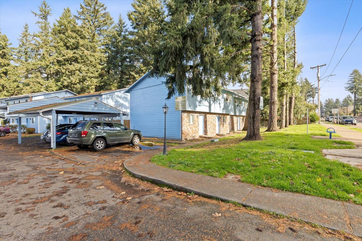 Townhouse for rent at 15139 SE Powell, Portland, OR 97236