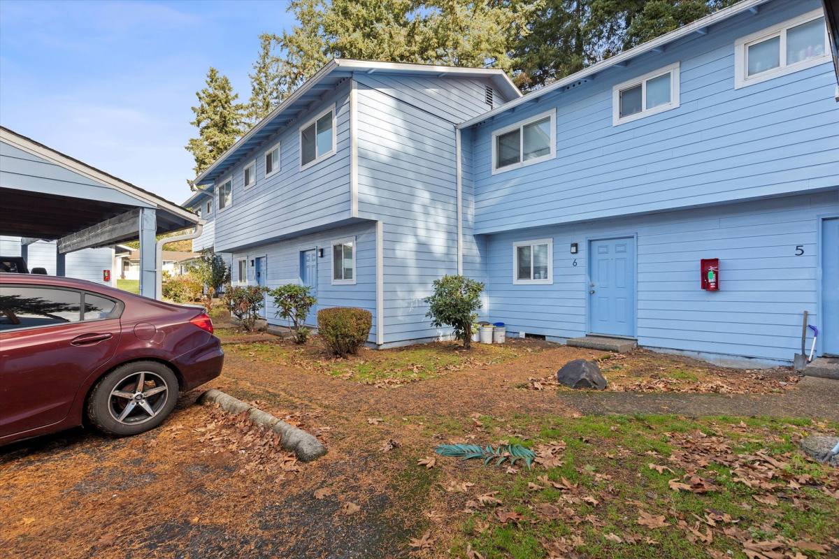 Townhouse for rent at 15139 SE Powell, Portland, OR 97236