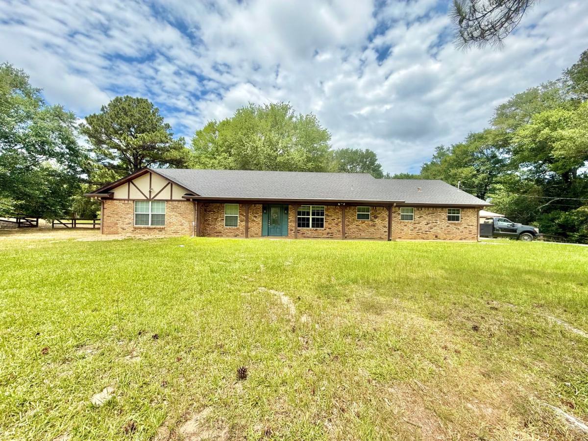 House for rent at 1406 Jeff Davis Dr, Tyler, TX 75703