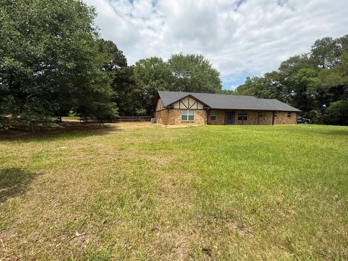 House for rent at 1406 Jeff Davis Dr, Tyler, TX 75703