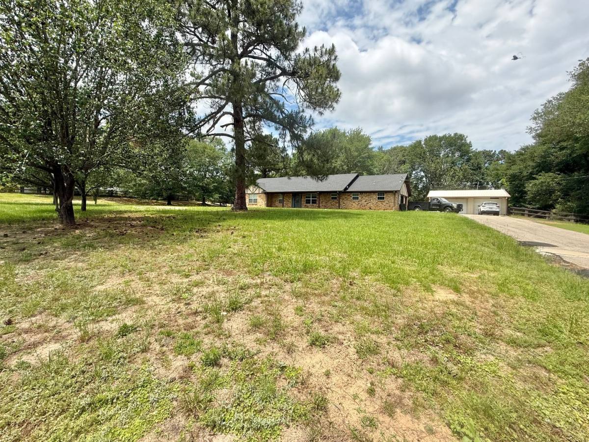 House for rent at 1406 Jeff Davis Dr, Tyler, TX 75703