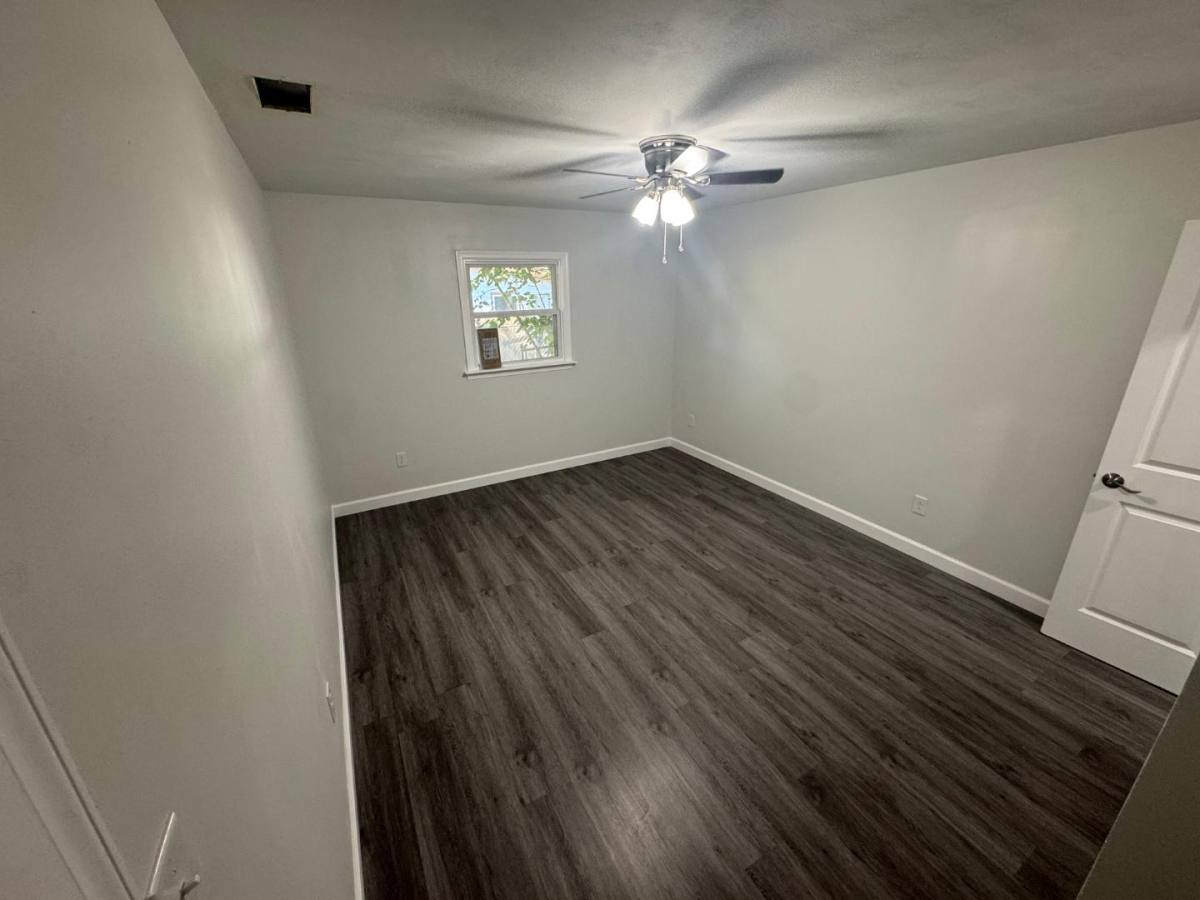 Apartment for rent at 948 Hollywood Dr, Chesapeake, VA 23320