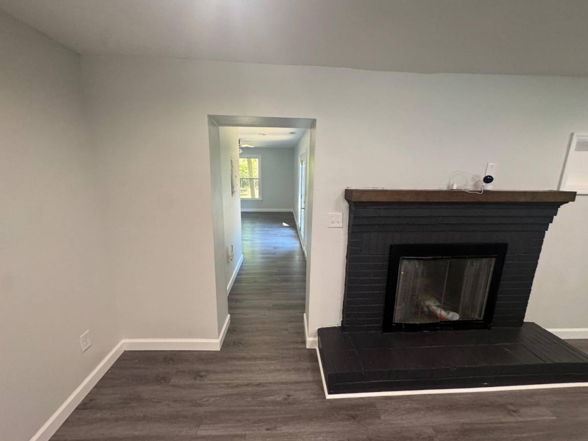 Apartment for rent at 948 Hollywood Dr, Chesapeake, VA 23320