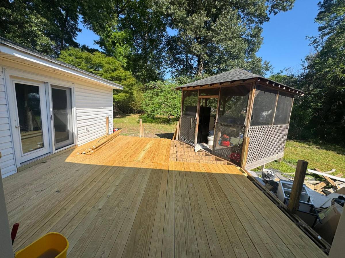 Apartment for rent at 948 Hollywood Dr, Chesapeake, VA 23320