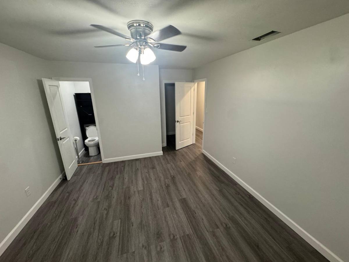 Apartment for rent at 948 Hollywood Dr, Chesapeake, VA 23320