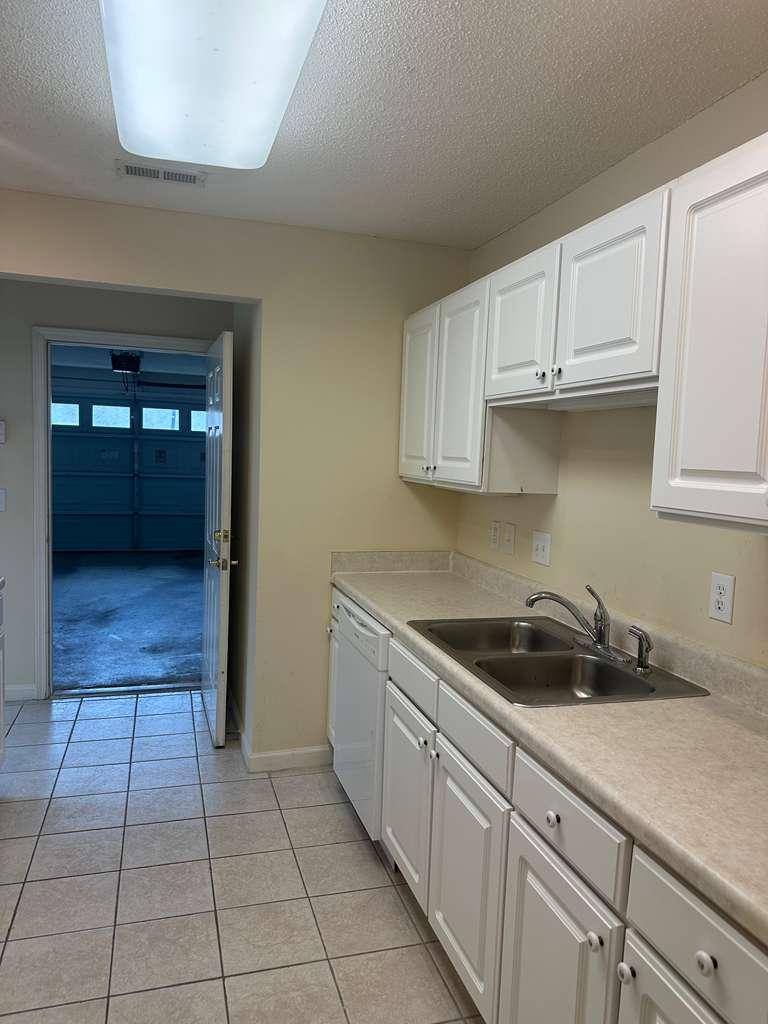 Condo for rent at 11230 Centway Park Dr, Raleigh, NC 27617