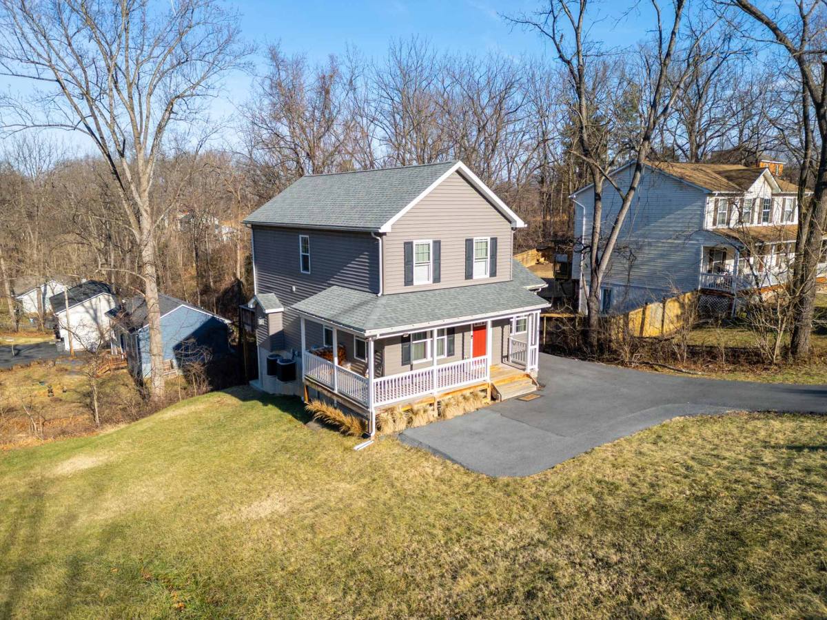 House for rent at 301 Rollason Dr, Front Royal, VA 22630