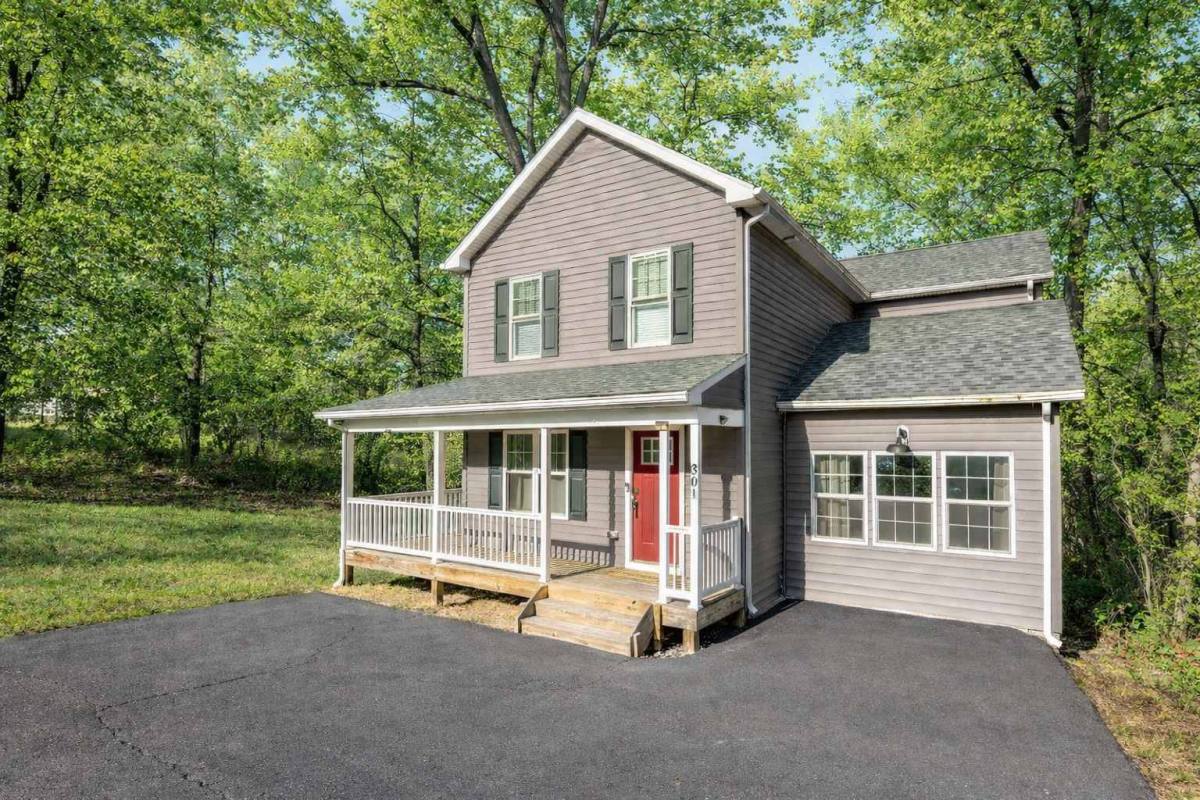 House for rent at 301 Rollason Dr, Front Royal, VA 22630