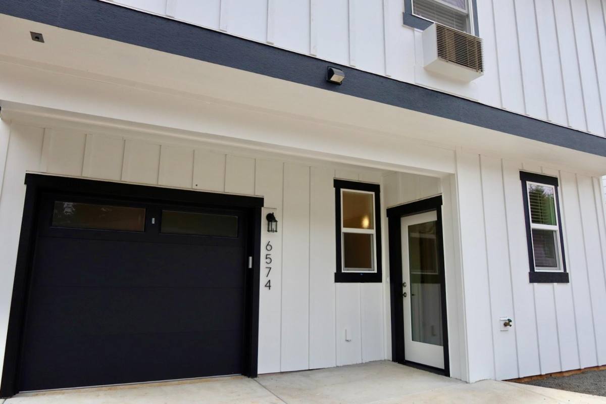 Apartment for rent at 723 Elkins Way SE, Salem, OR 97306