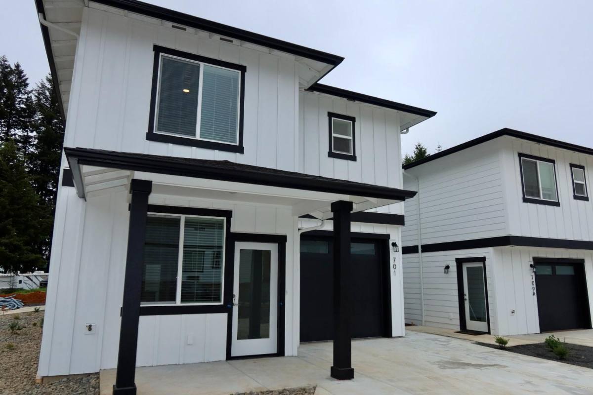 Apartment for rent at 723 Elkins Way SE, Salem, OR 97306