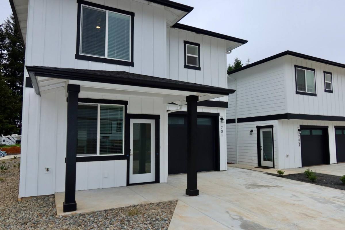 Apartment for rent at 723 Elkins Way SE, Salem, OR 97306