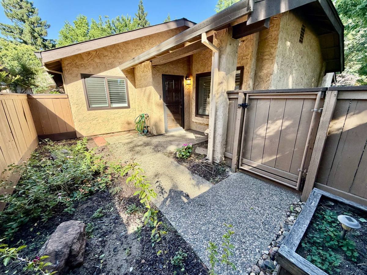 Townhouse for rent at 2619 Waverly Court, Chico, CA 95973
