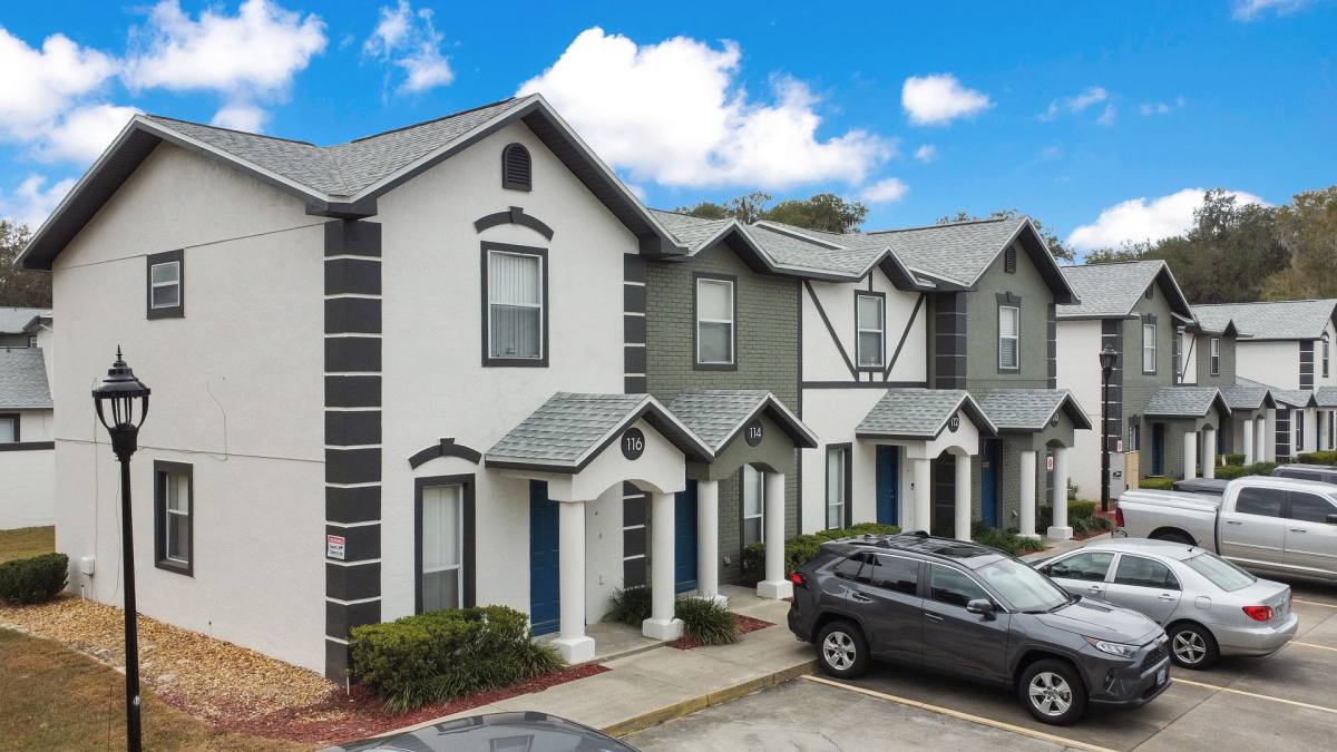 Townhouse for rent at 102 Sue Lane, Lady Lake, FL 32159