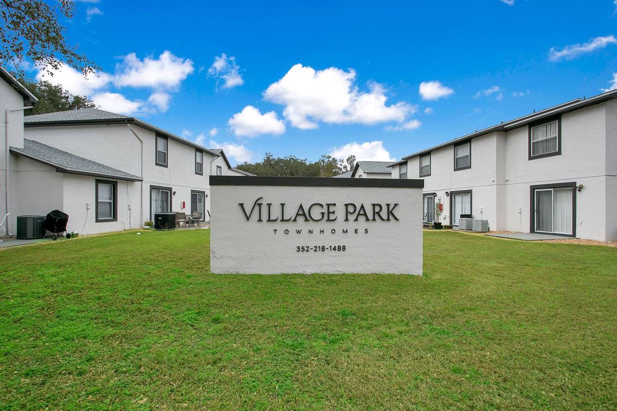 Townhouse for rent at 102 Sue Lane, Lady Lake, FL 32159