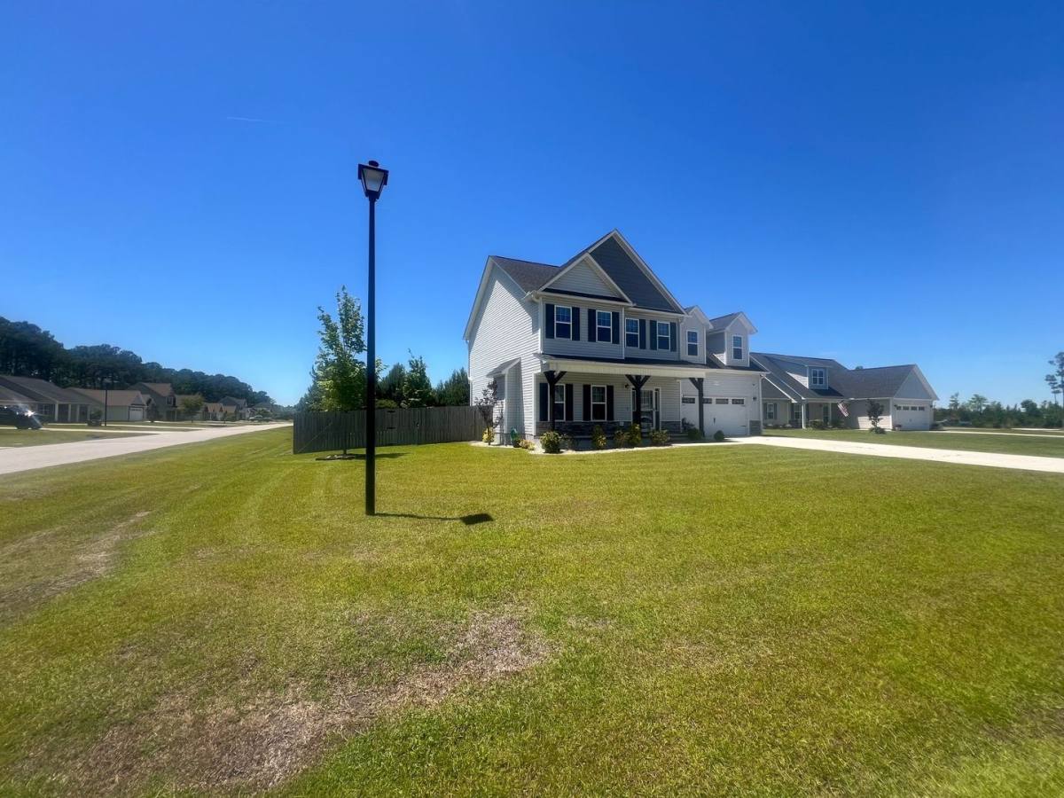 House for rent at 303 Breezeway Dr, Sneads Ferry, NC 28460