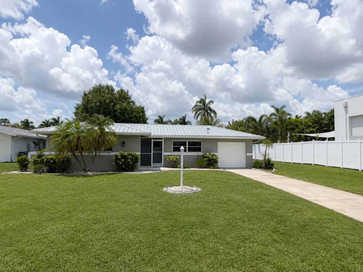 House for rent at 912 Dolphin Dr, Cape Coral, FL 33904