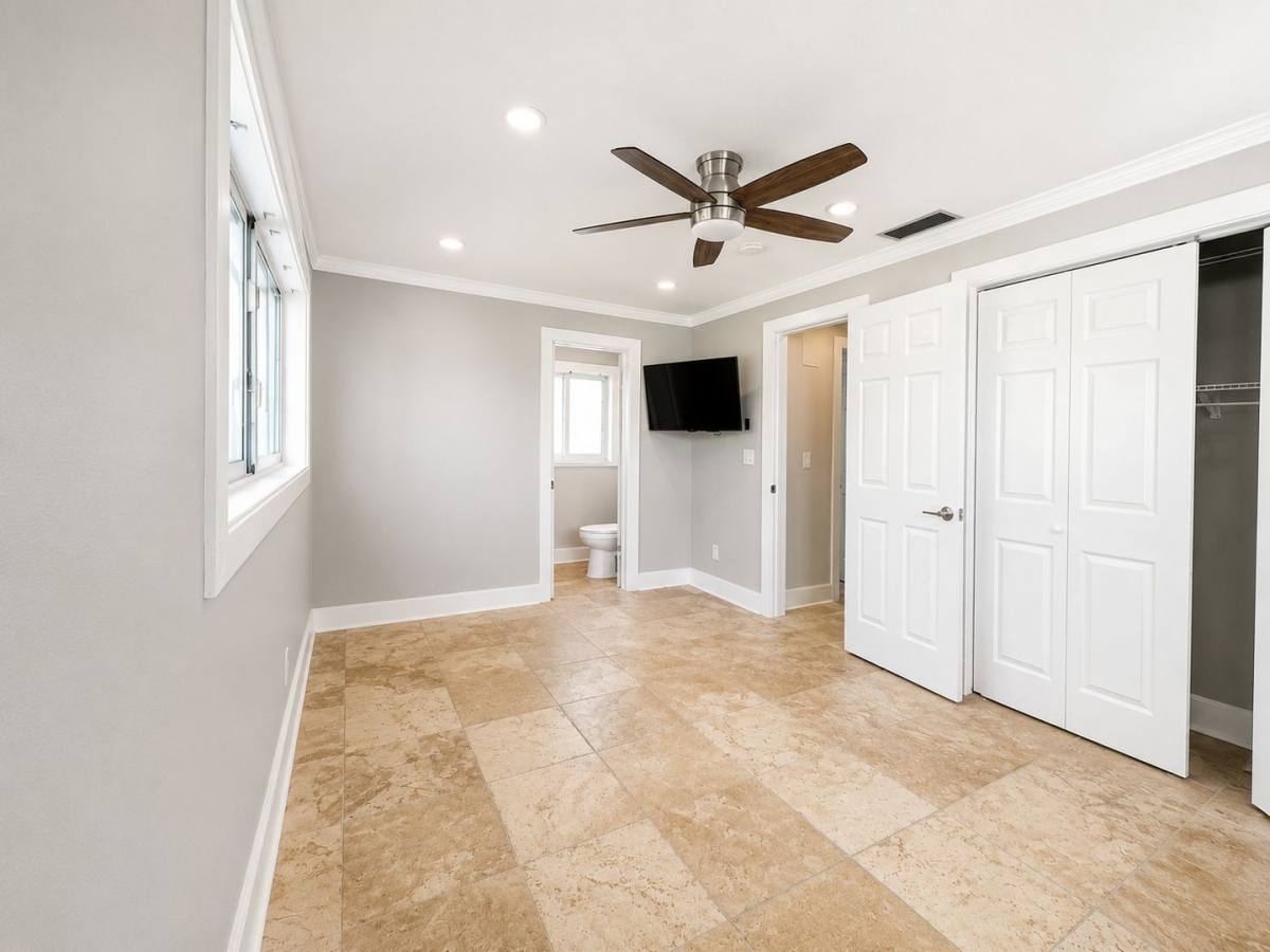 House for rent at 912 Dolphin Dr, Cape Coral, FL 33904