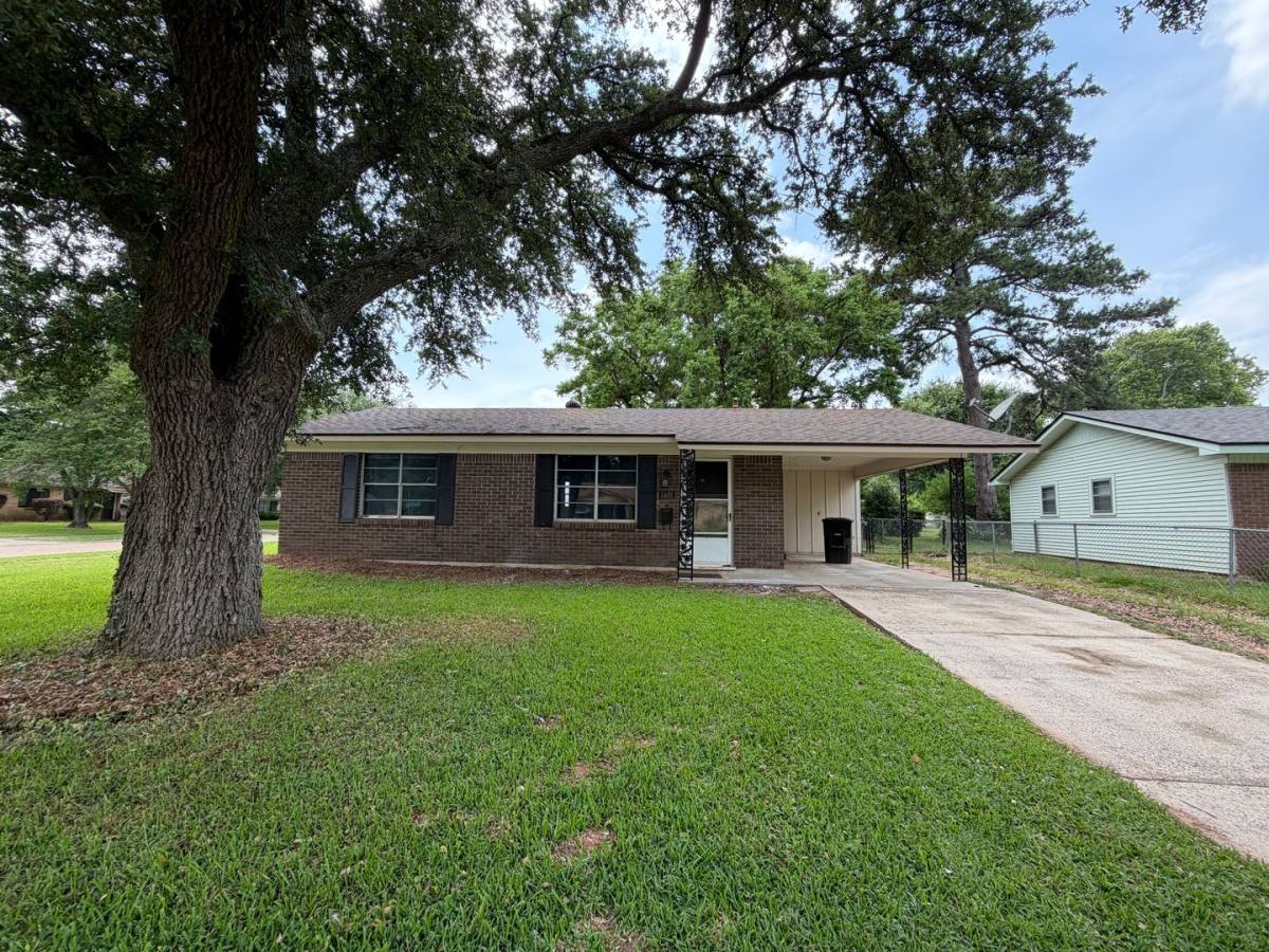 House for rent at 1401 Gardenia St, Bossier City, LA 71112