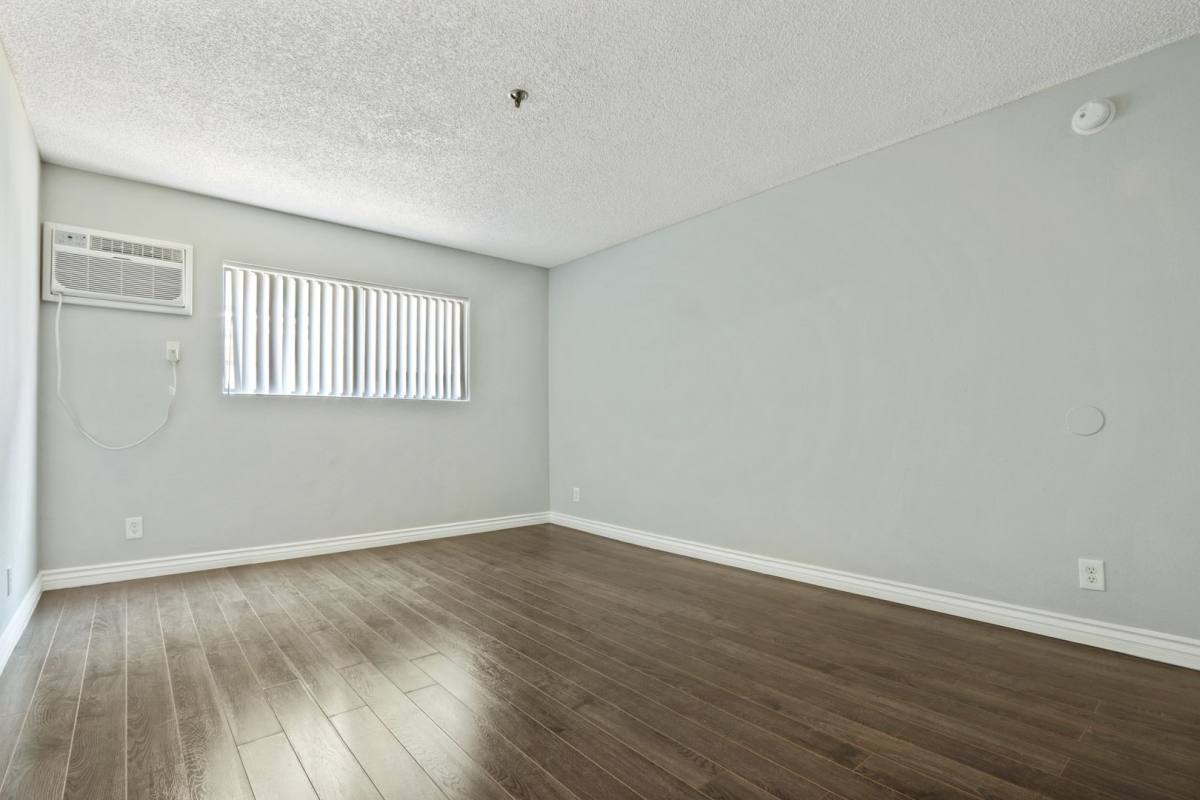 Apartment for rent at 369 S Columbia Ave, Los Angeles, CA 90017
