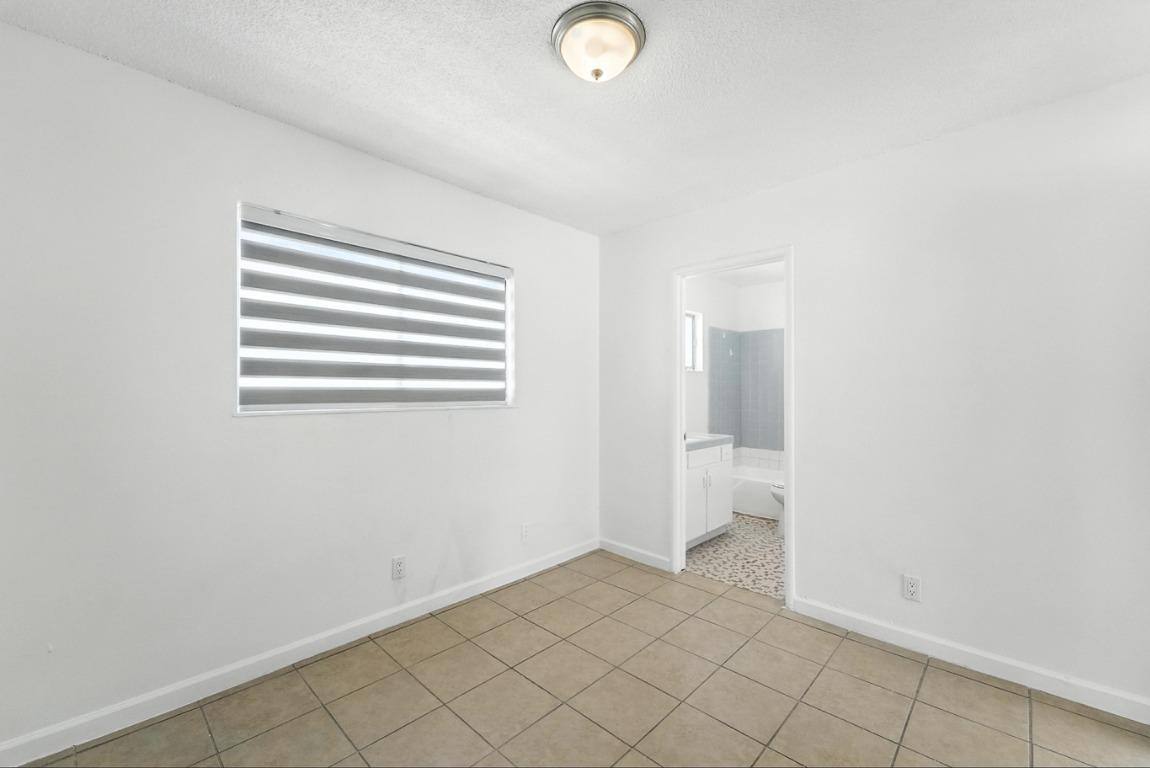 Apartment for rent at 132 W 18th St #5, Merced, CA 95340