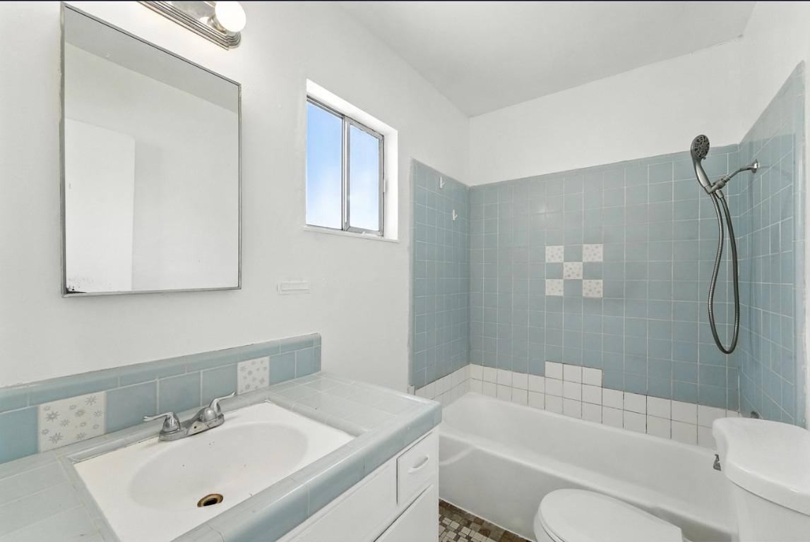 Apartment for rent at 132 W 18th St #5, Merced, CA 95340