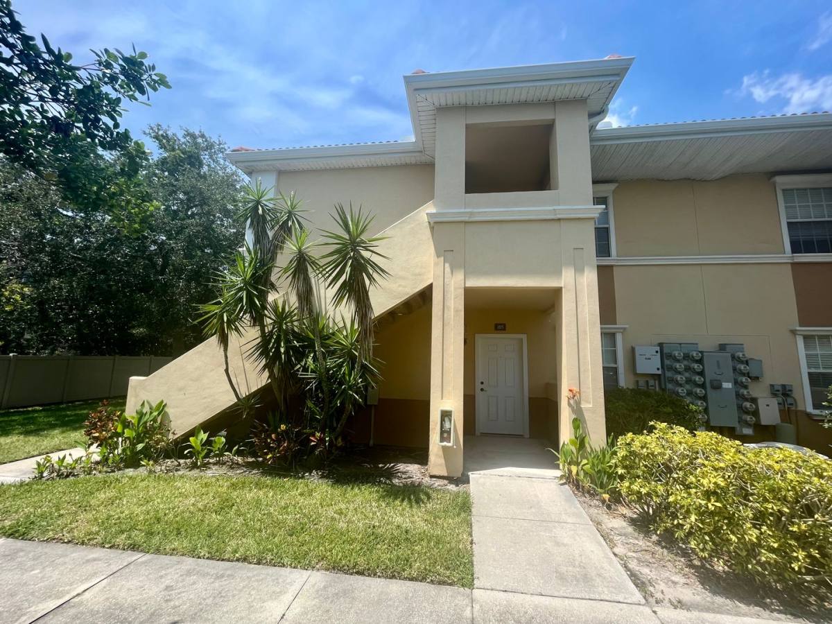 Condo for rent at 1155 Villagio Circle, Sarasota, FL 34237