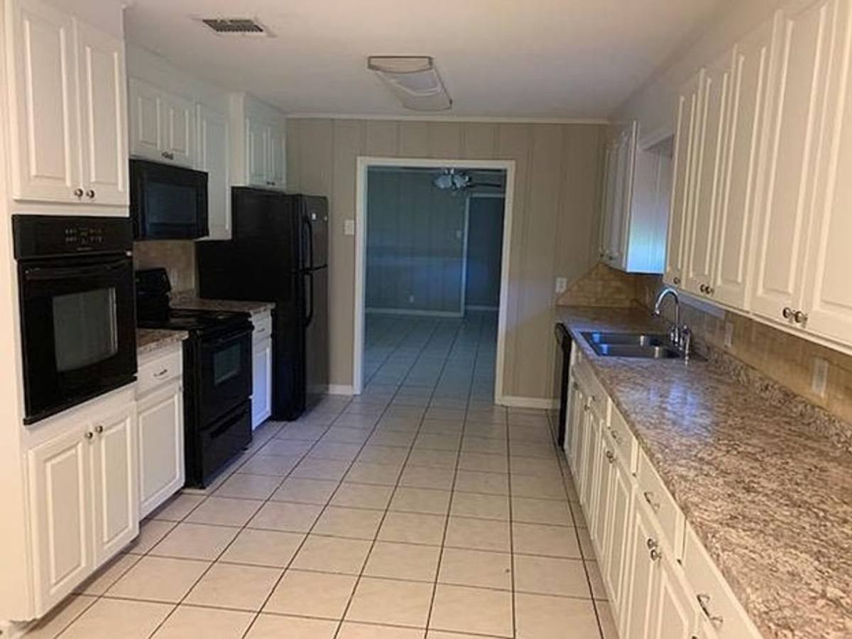 House for rent at 4906 Common St, Lake Charles, LA 70607