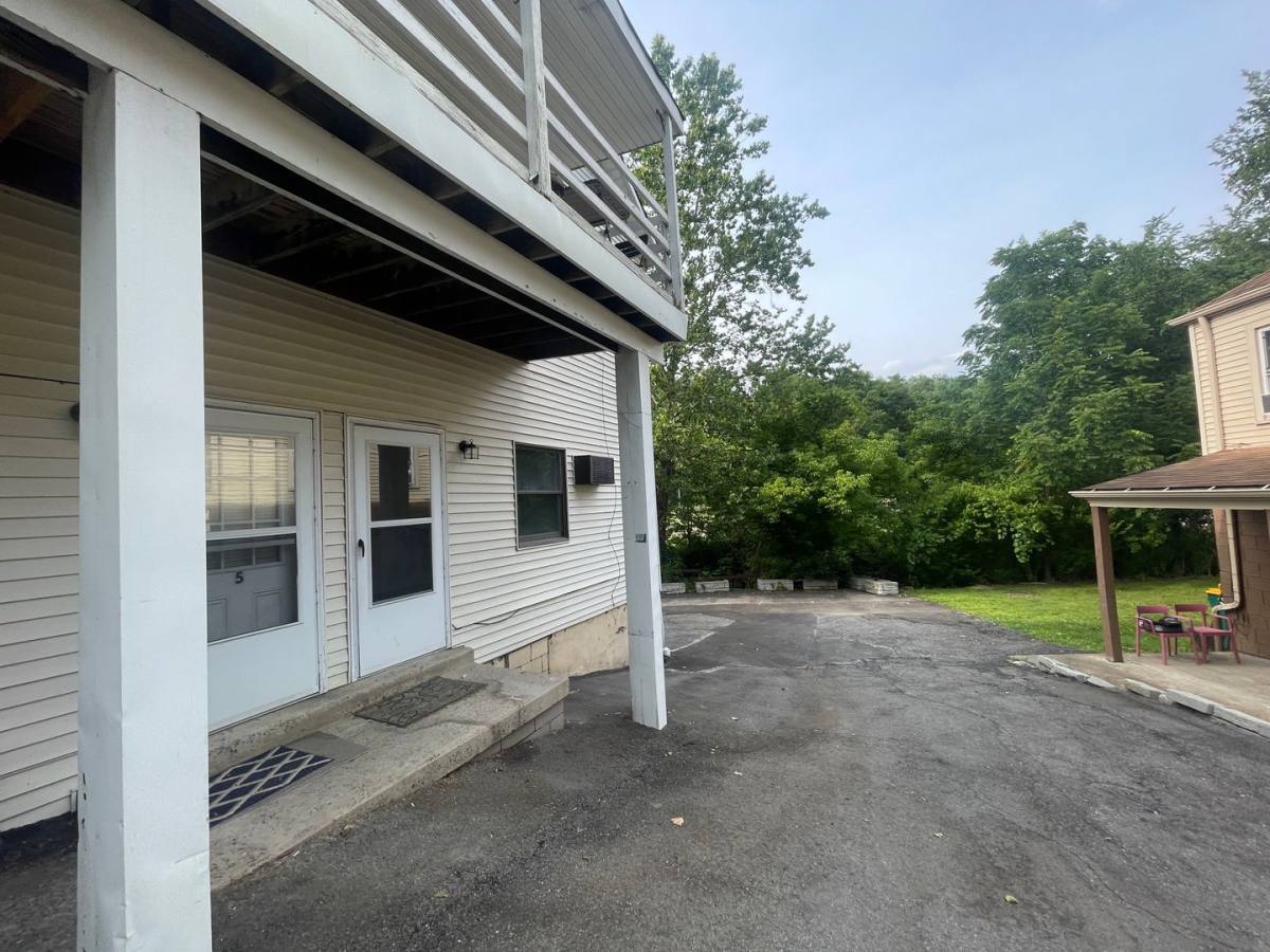 Apartment for rent at 606 Millers Run Rd, Cuddy, PA 15031
