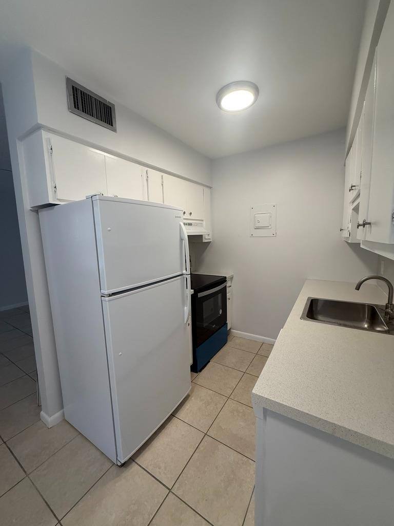 Apartment for rent at 2017 NE 18th St #2, Fort Lauderdale, FL 33305