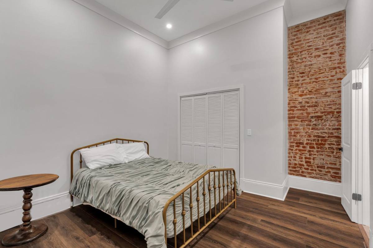 Townhouse for rent at 331 Decatur St #3B, New Orleans, LA 70130