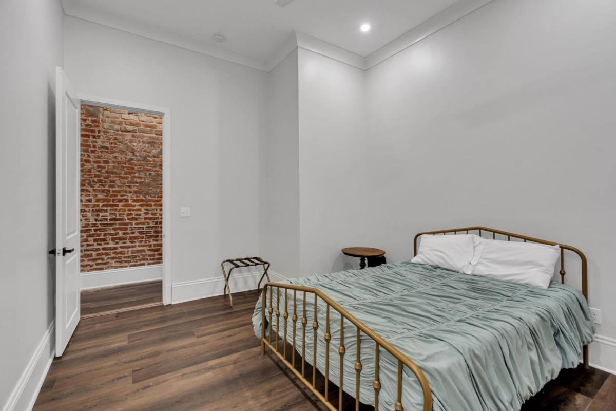 Townhouse for rent at 331 Decatur St #3B, New Orleans, LA 70130