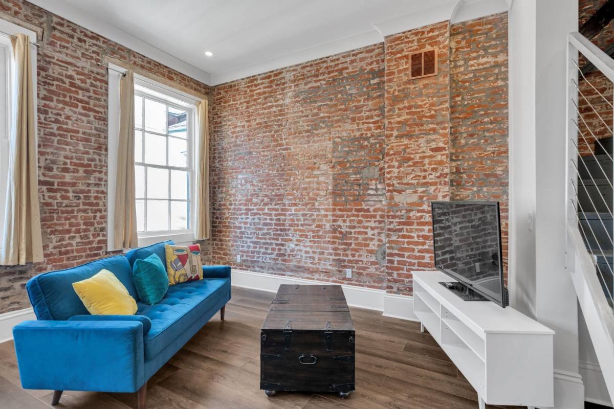 Townhouse for rent at 331 Decatur St #3B, New Orleans, LA 70130